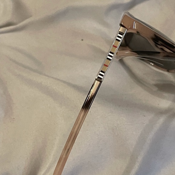 🇮🇹Authentic Burberry Sunglasses🇮🇹